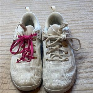 NikeWhite Sneakers with Pink and White Laces. Just need a cleaning.